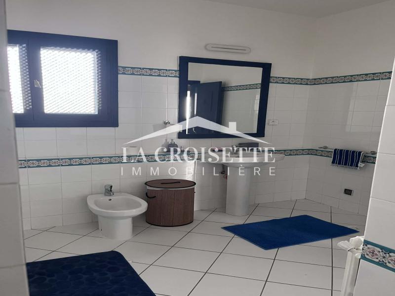 Duplex avec jardin S+3 meublé à Gammarth